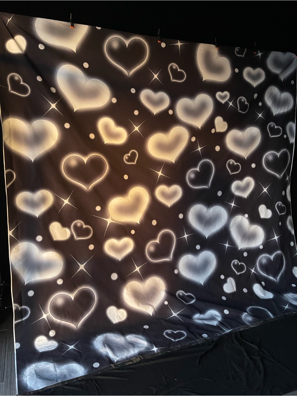 90’s Vibe Black & White Air Brushed Heart Pattern Backdrop
